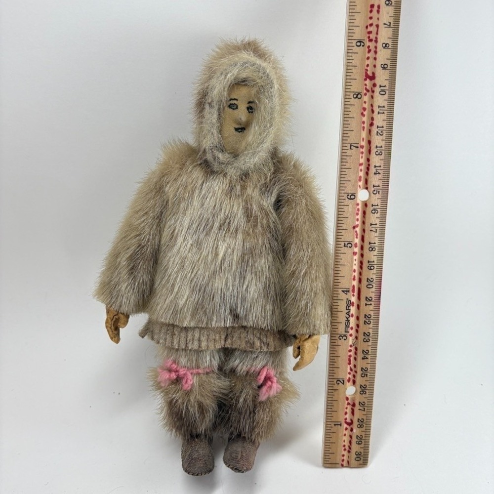 VTG Inuit Native American Alaskan Eskimo Doll 9" Fur Coat 1940s 50s Genuine - Picture 7 of 8